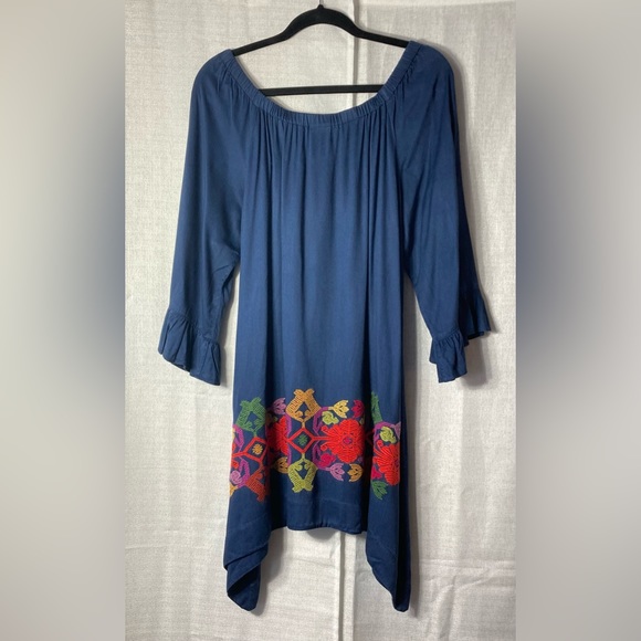 Ivy Jane S Dress Dark Blue Floral Embroidery
Off the shoulder sexy - Picture 5 of 7